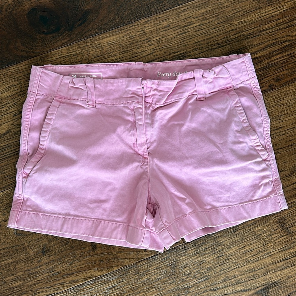 EUC Vineyard Vines pink shorts
